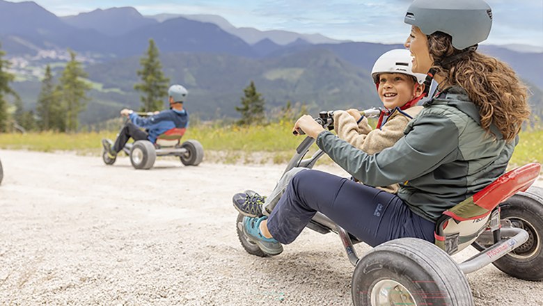 Moutaincart-Fahrer unterwegs auf der Mountaincart-Strecke.