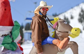 Faschingsbash-Teilnehmer auf der Gemeindealpe, © Bergbahnen Mitterbach/Leiminger